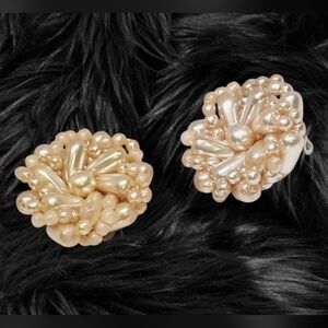 🌲10/$20. Faux Pearls Clip-on Earrings